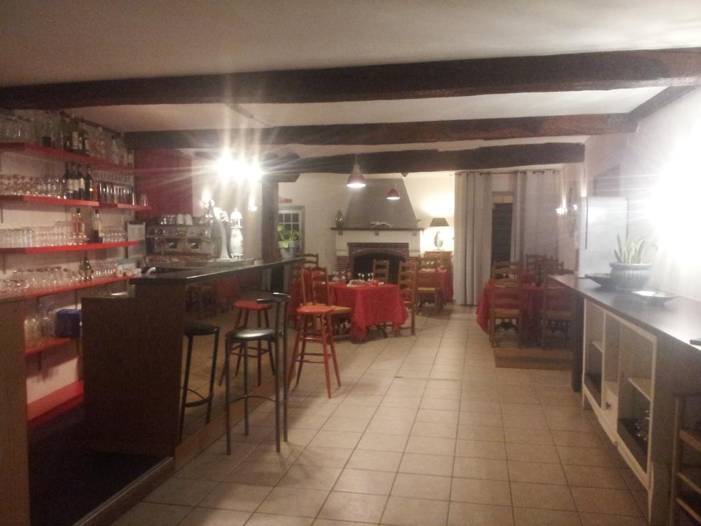 Hotel Restaurant Henri IV Eauze Esterno foto